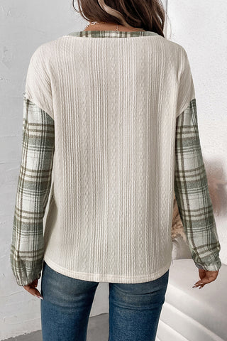 Casual Buttoned T-Shirt with Plaid Accents