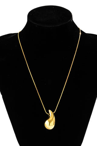 Elegant Teardrop Pendant Necklace