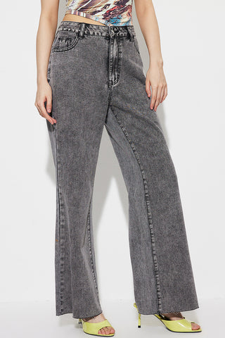 Wide-Leg Straight Jeans