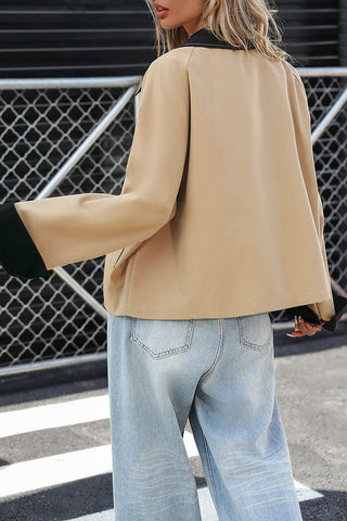Chic Buttoned Jacket with Contrast Collar