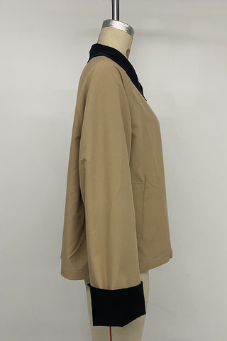 Chic Buttoned Jacket with Contrast Collar