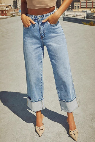 Chic Straight-Leg Jeans with Rolled Cuffs