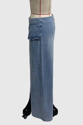 Stylish Straight Jeans with Modern Flair