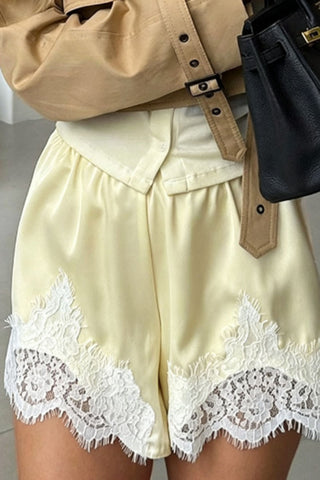Lace Hem Elastic Waist Casual Shorts