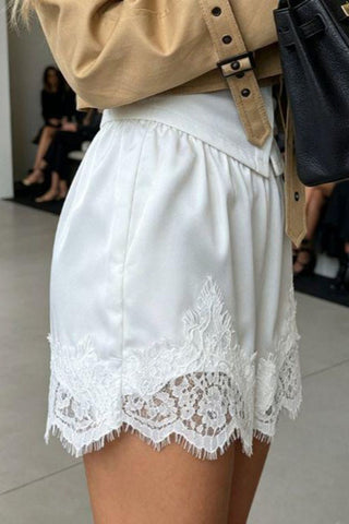 Lace Hem Elastic Waist Casual Shorts