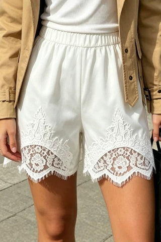 Lace Hem Elastic Waist Casual Shorts
