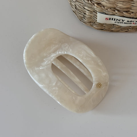 Marble Tortoiseshell Oval Snap Hair Clip