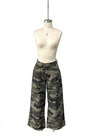 Camouflage Print Wide-Leg Straight Jeans