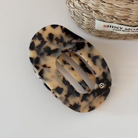 Marble Tortoiseshell Oval Snap Hair Clip