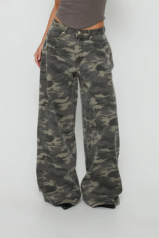 Camouflage Print Wide-Leg Straight Jeans