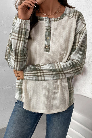 Casual Buttoned T-Shirt with Plaid Accents