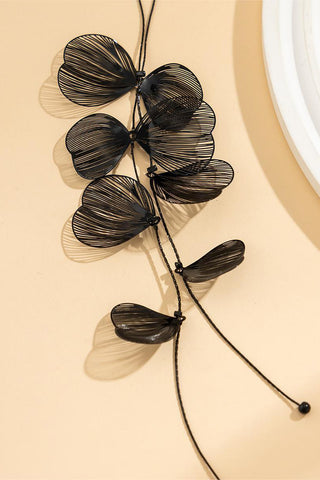 Elegant Leaf Pendant Necklace