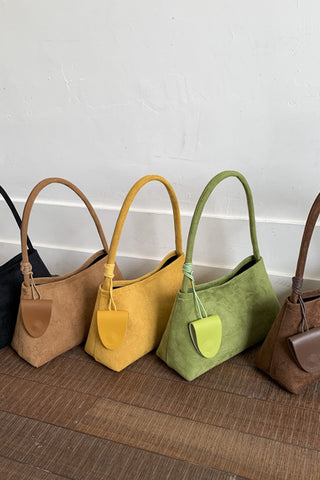 Classic Shoulder Bag with Sleek Design