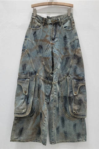 Stylish Wide-Leg Cargo Jeans