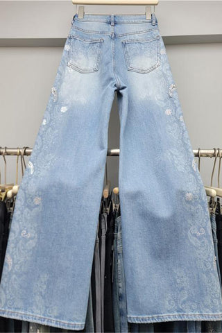 Wide-Leg Jeans with Elegant Detailing