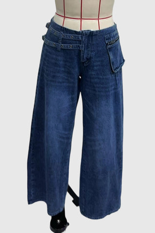 Stylish Straight Jeans with Modern Flair