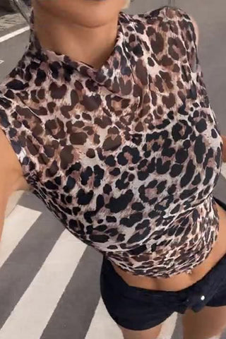 Chic Sleeveless Leopard Print T-Shirt