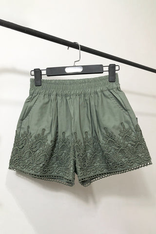 Lace Hem Casual Shorts