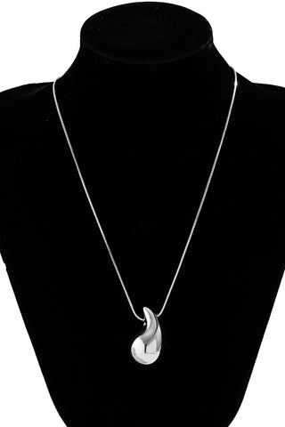Elegant Teardrop Pendant Necklace